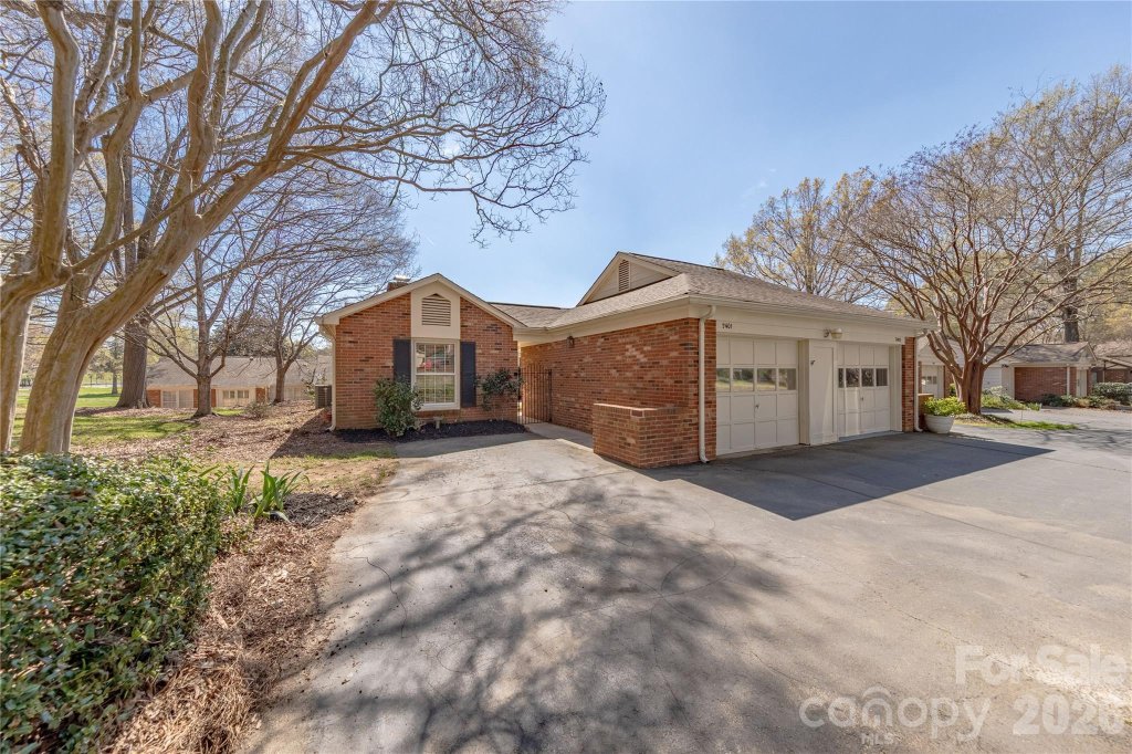 2401 Quail Lake Drive