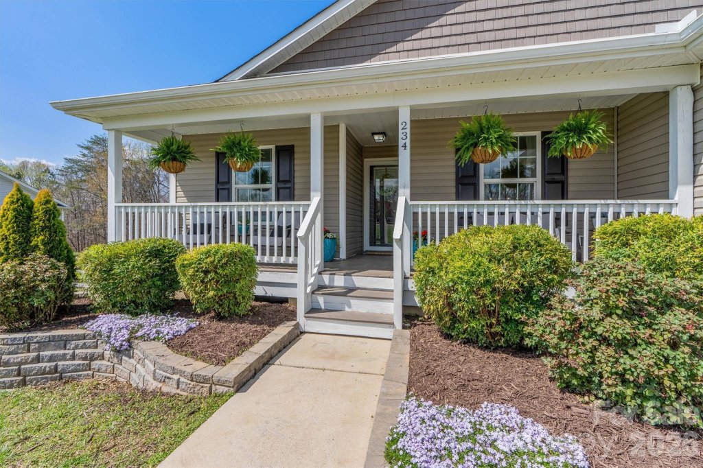 Planters Ridge, Iron Station community