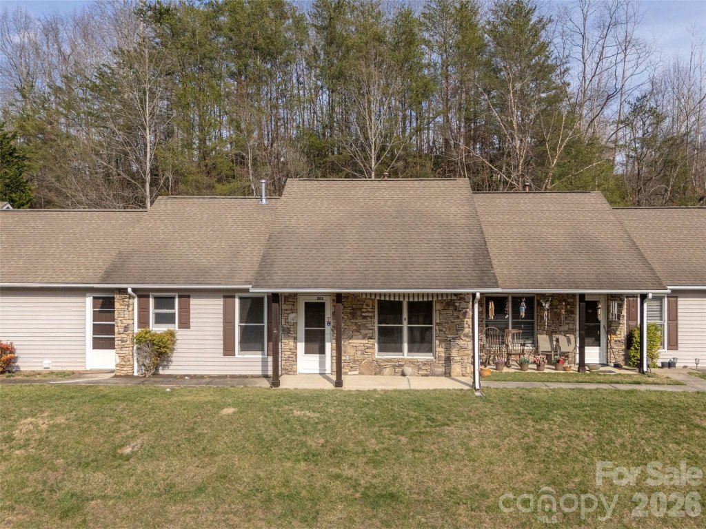 The Hills At Averys Creek, Arden community