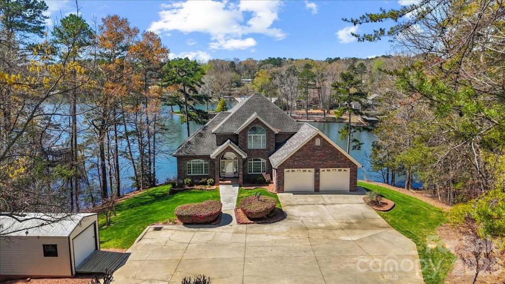 Lake Shore Estates, New London community