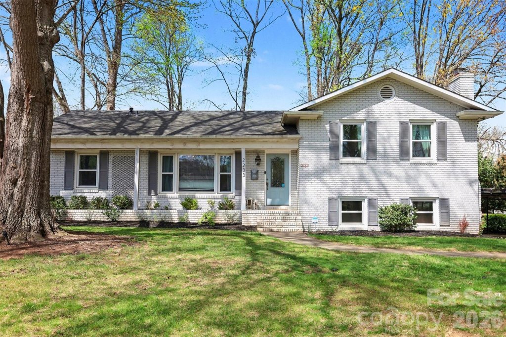 Montclaire, Charlotte community