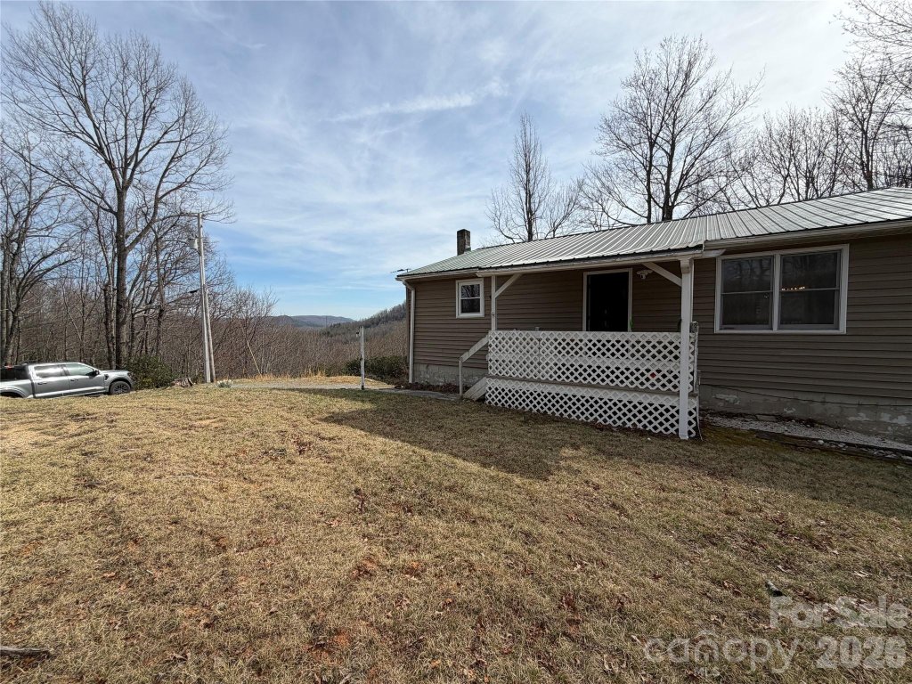 Line Runner Ridge, Rosman community