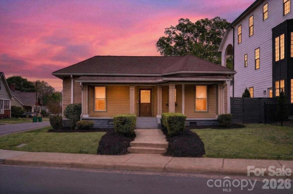 1001 Parkwood Avenue