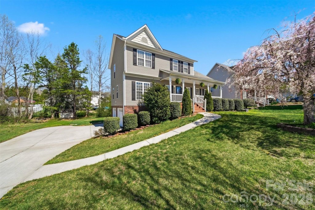 Brookfield, Hickory community