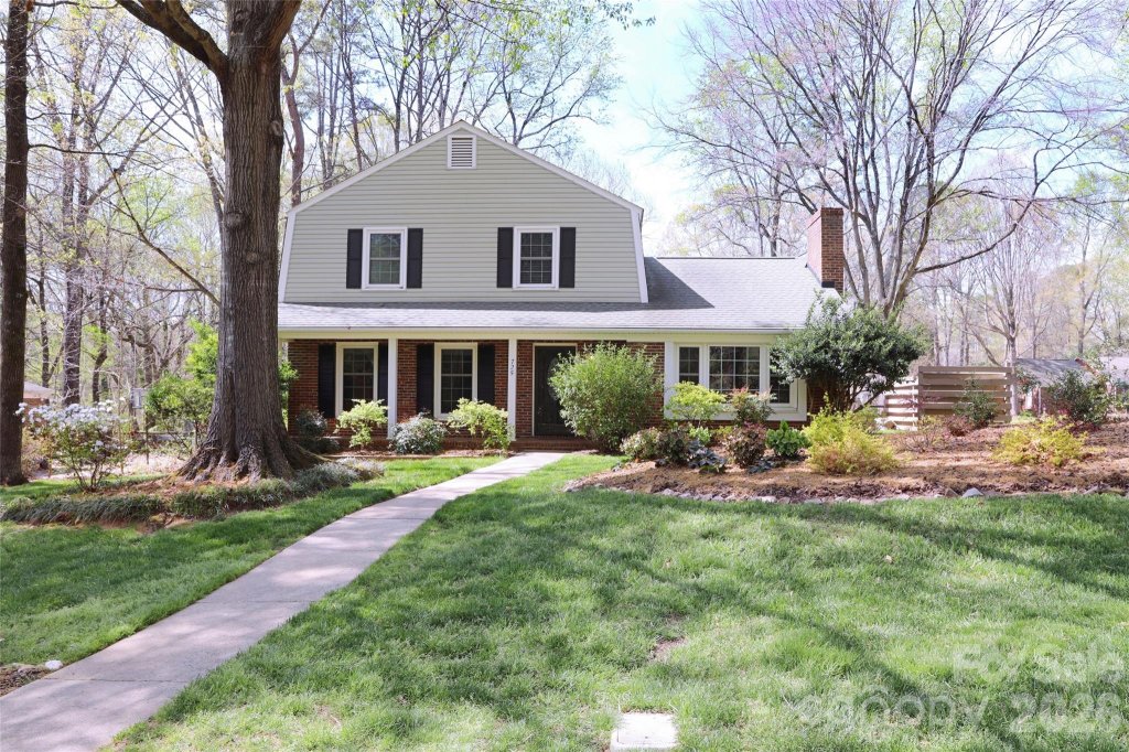 725 Bethune Place