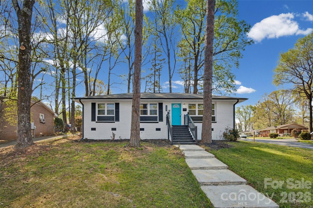 Hidden Valley, Charlotte community