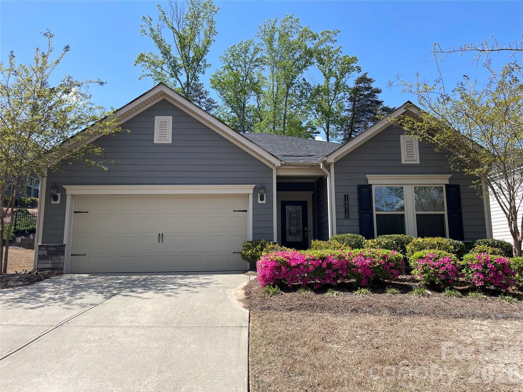 The Meridians, Charlotte community