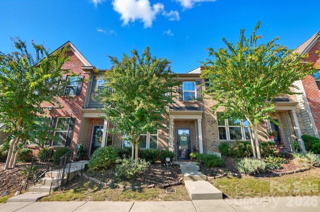 3033 Honeylocust Lane