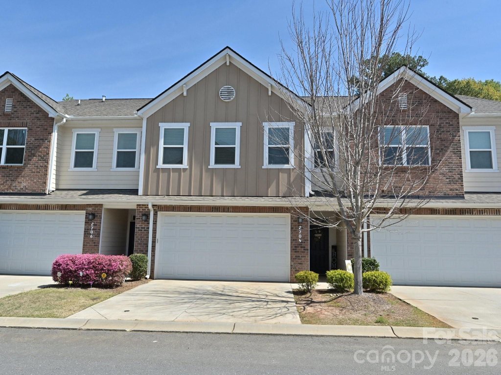 2704 Cregstone Way