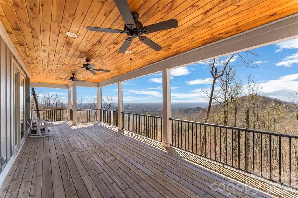 Pinnacle Mountain, Union Mills community
