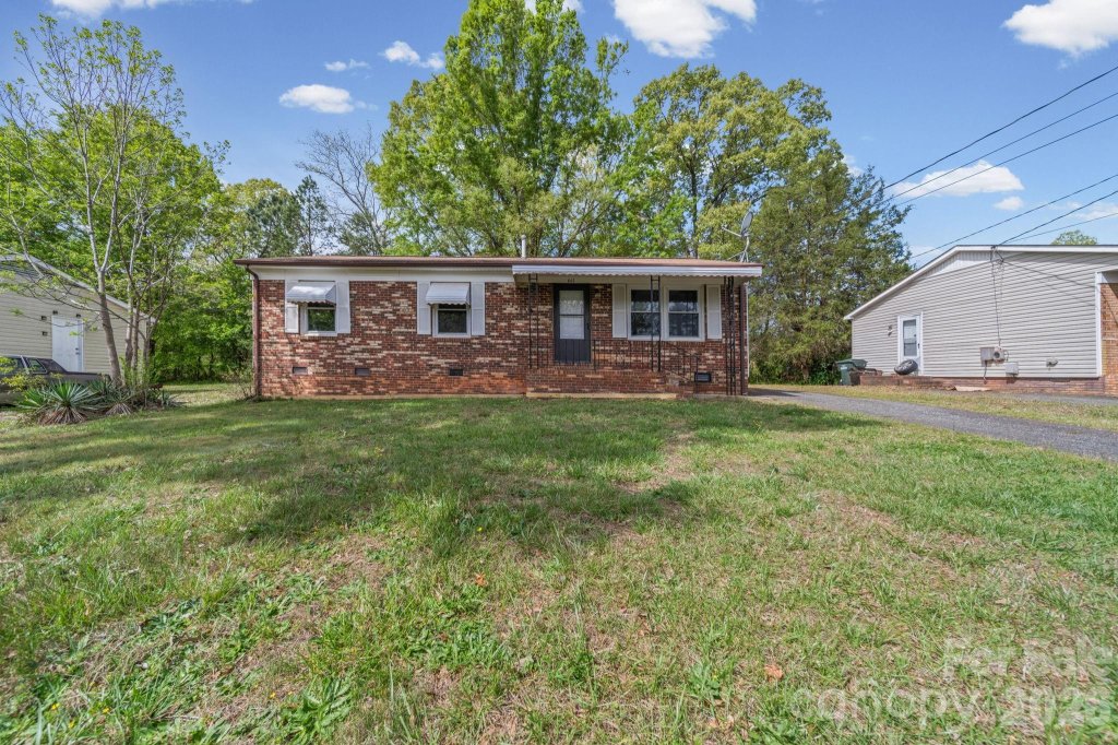 Matthews Acres, Gastonia community
