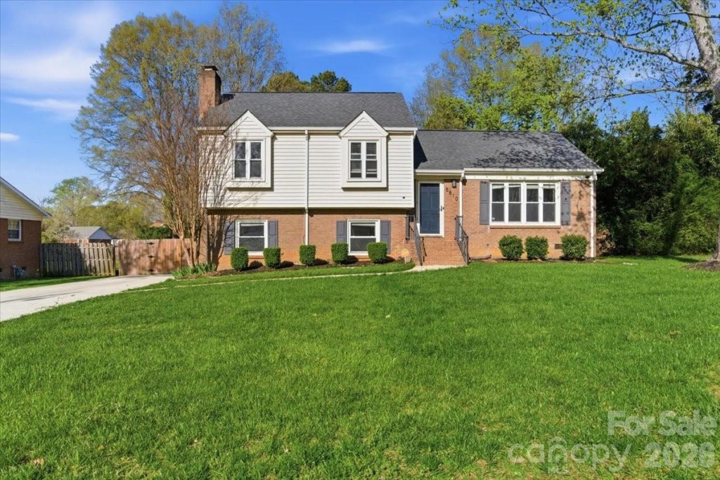 5810 Red Carriage Lane