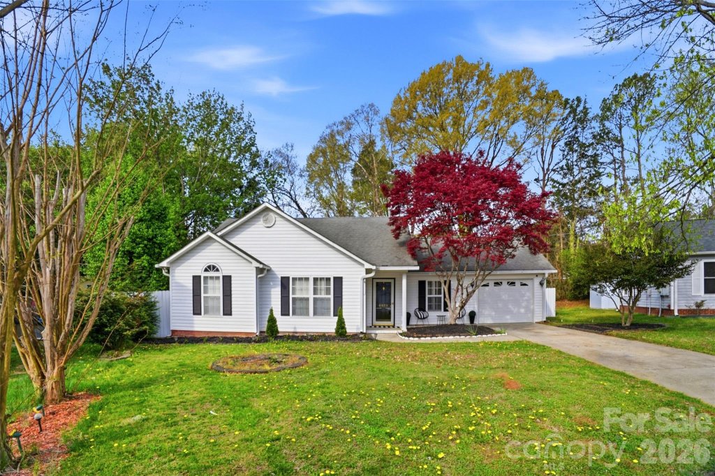 Martin Lakes, Charlotte community