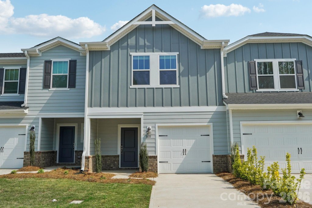 9025 Foggy Brook Loop