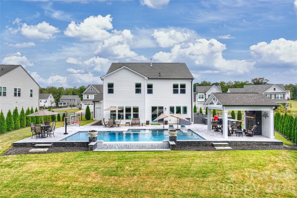 Creeks Landing, Monroe community