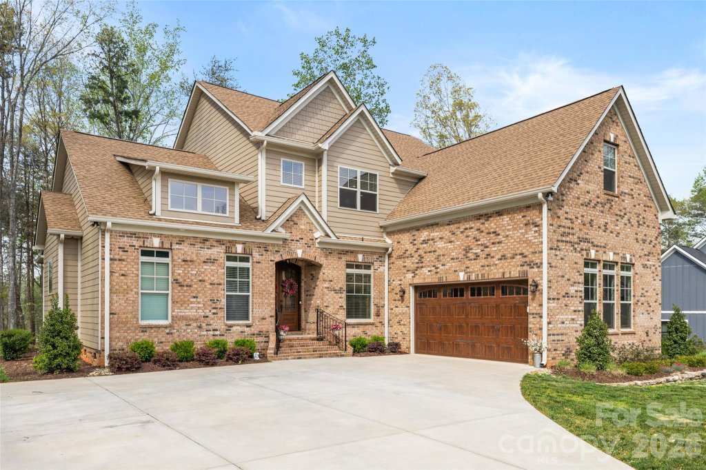 Irongate, Clover community