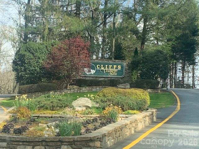 Cliffs Valley North, Zirconia community