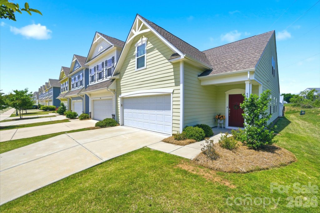 Longfield Commons, Charlotte community