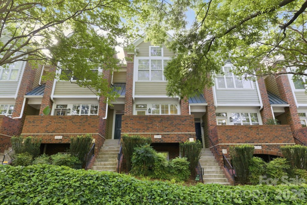 223 S Torrence Street