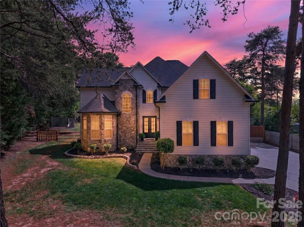 Stutts Cove, Mooresville community