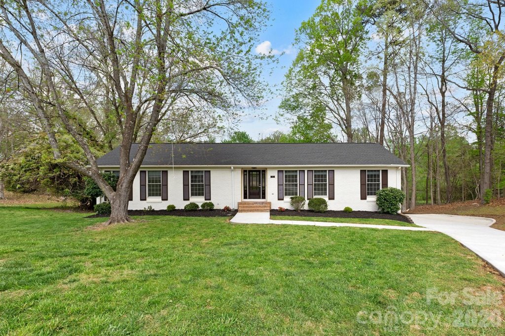 Heritage Woods, Charlotte community