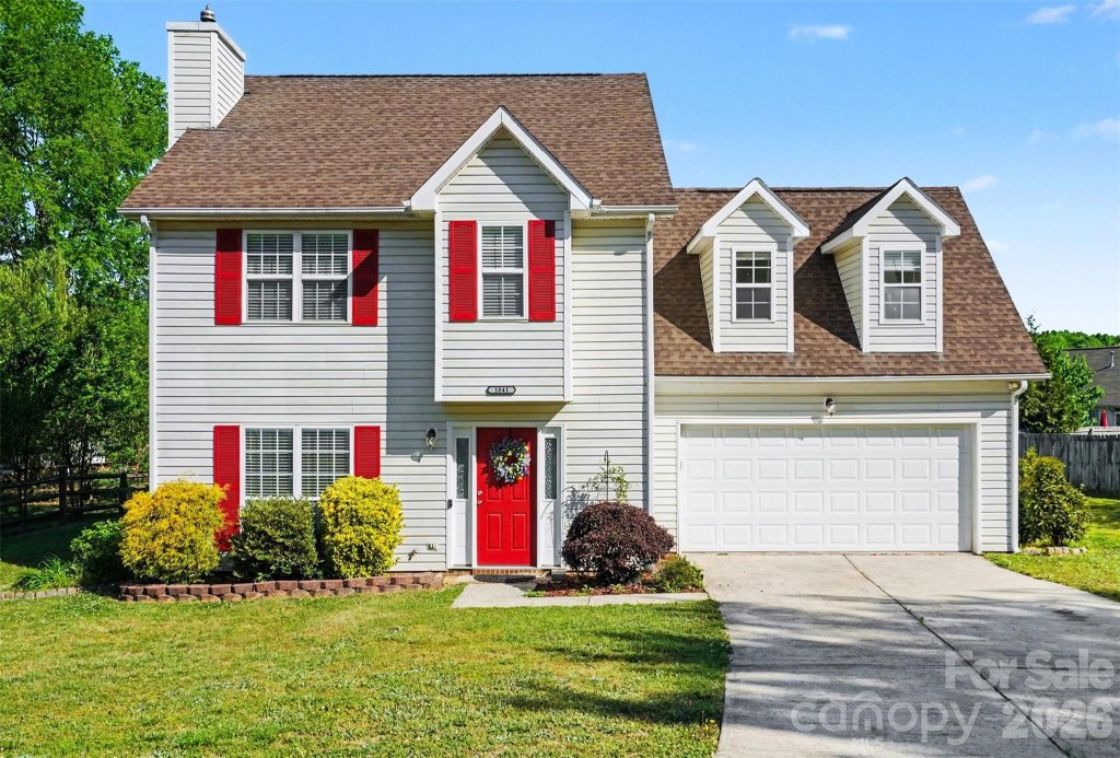 Buckingham, Matthews community