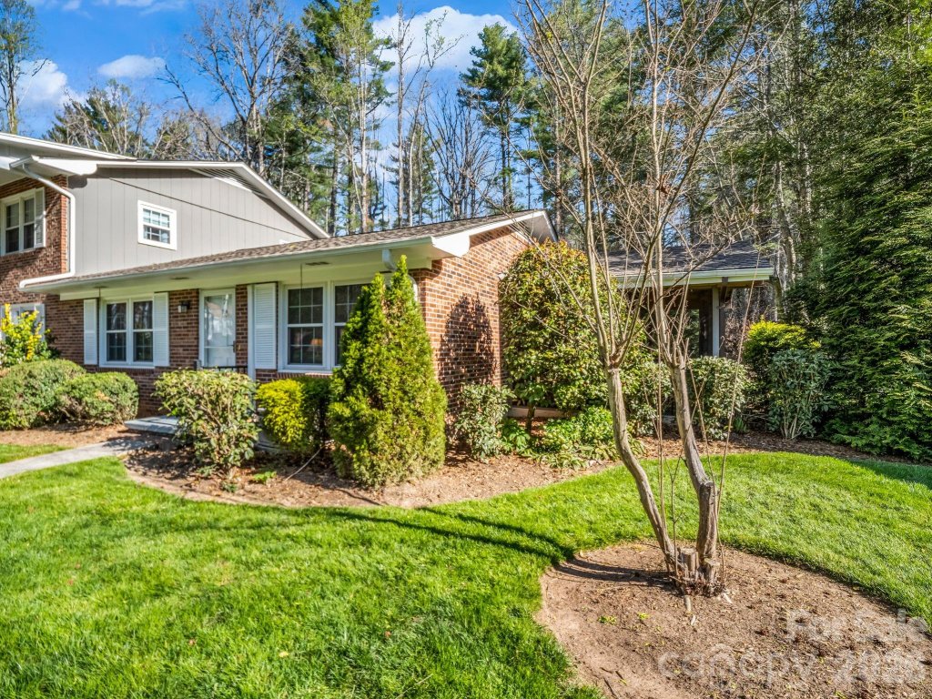 Carriage House, Flat Rock community