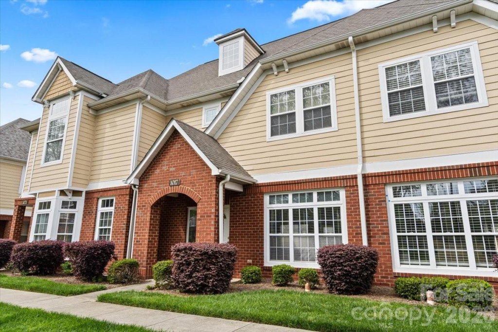 1017 Central Park Circle