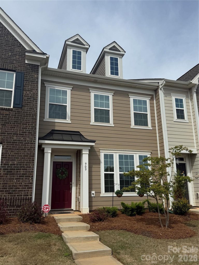 909 Cobbled Way