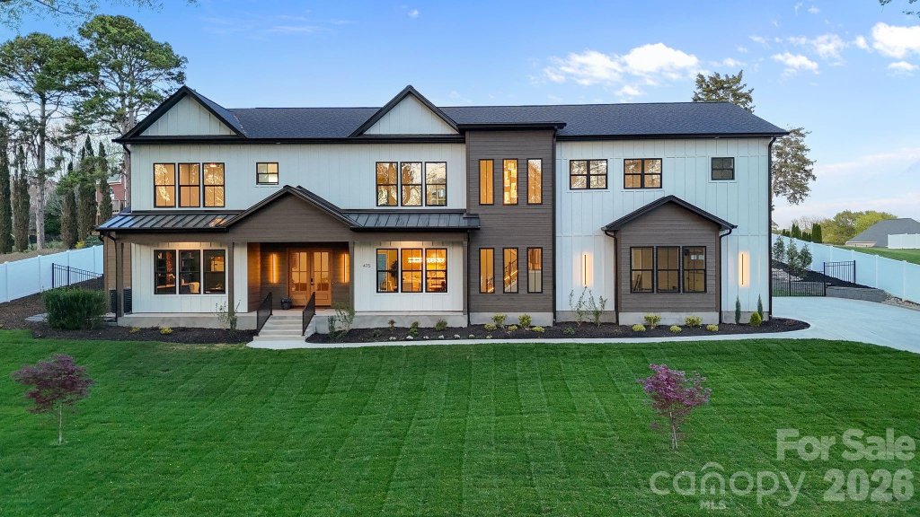 Woodland Hills, Mooresville community