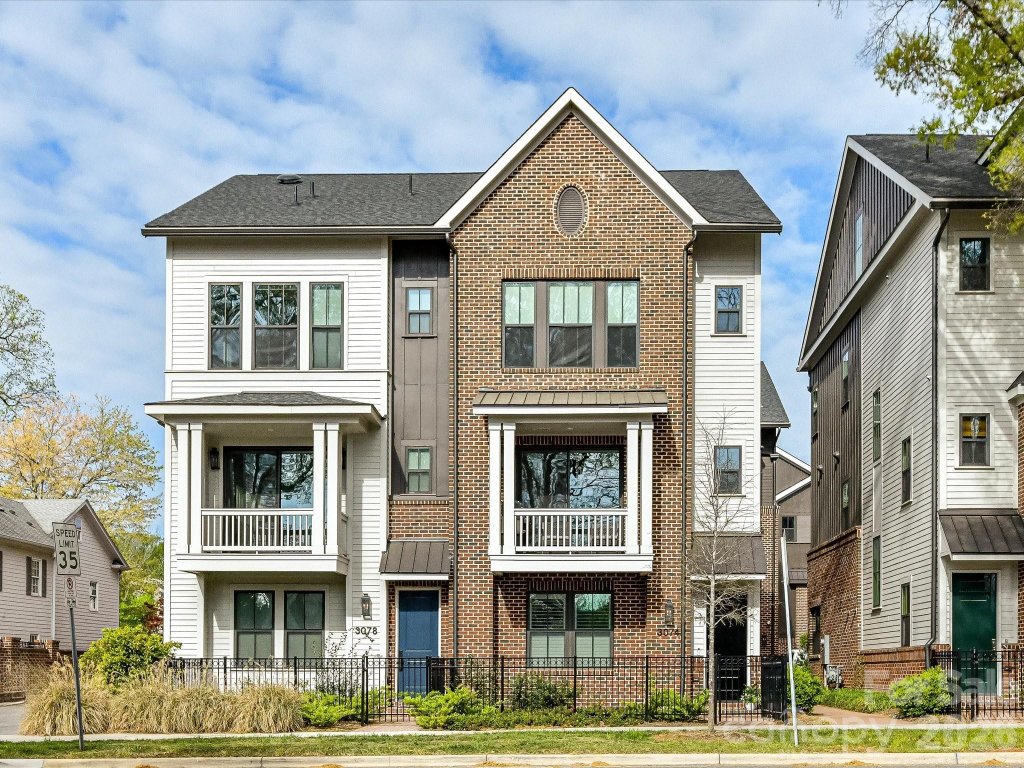 Selwyn Walk, Charlotte community
