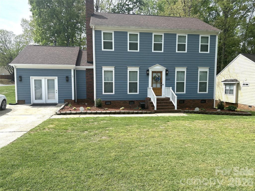 Olde Whitehall, Charlotte community