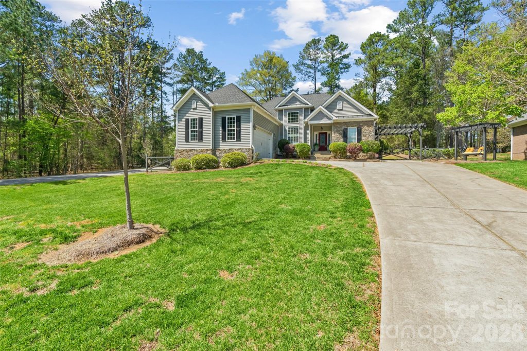 Arrowood, Lancaster community