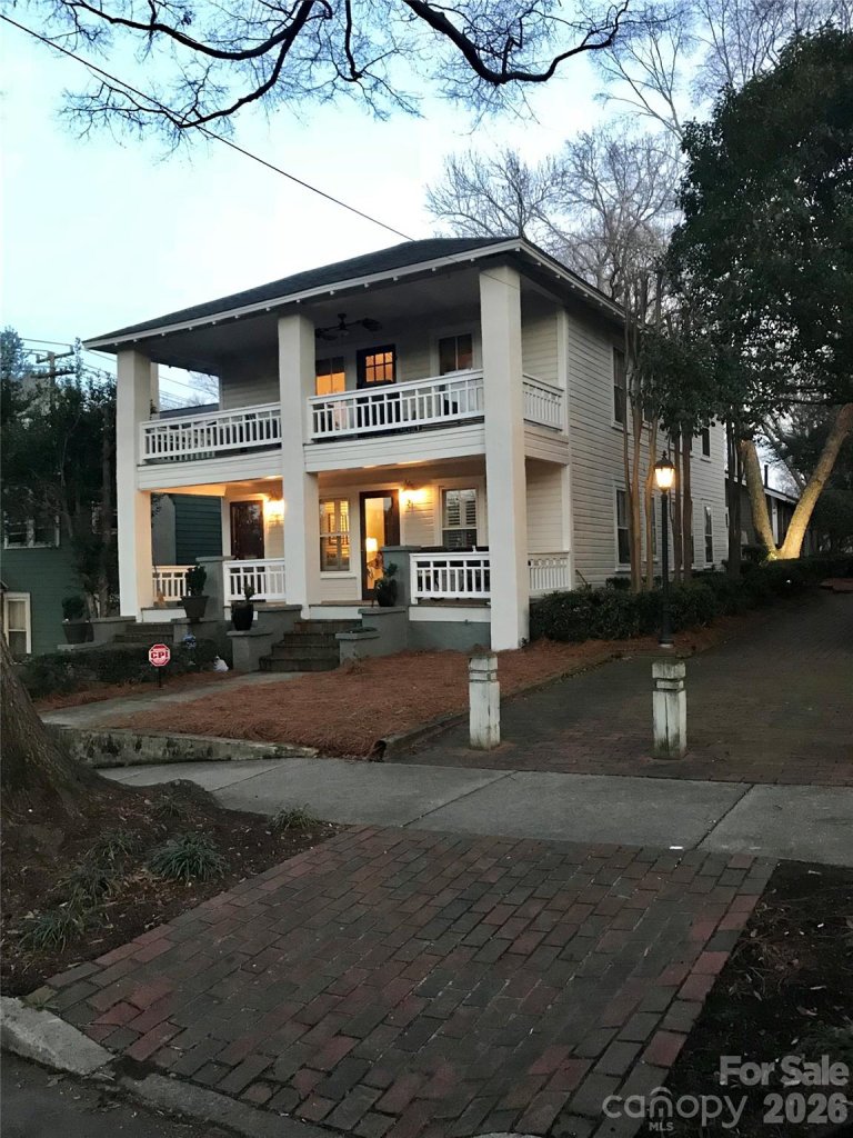 Rensselaer Place, Charlotte community