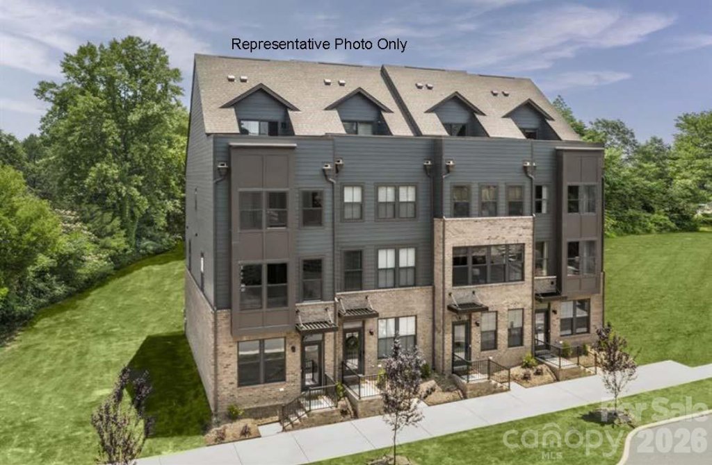 Ashmore Square, Charlotte community
