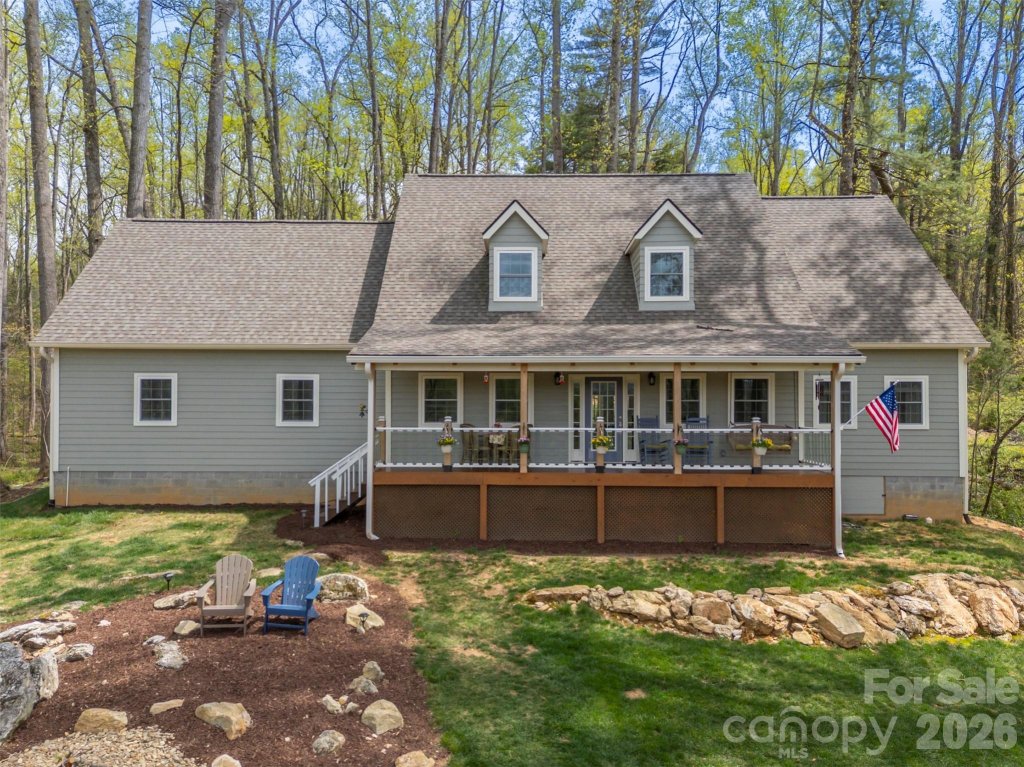 Bearwallow Glen, Hendersonville community