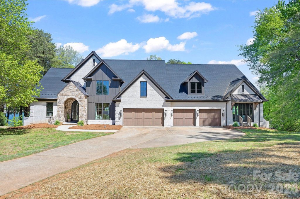 Crown Harbor, Cornelius community