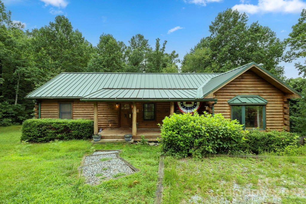 Little Warrior Mtn Estates, Saluda community