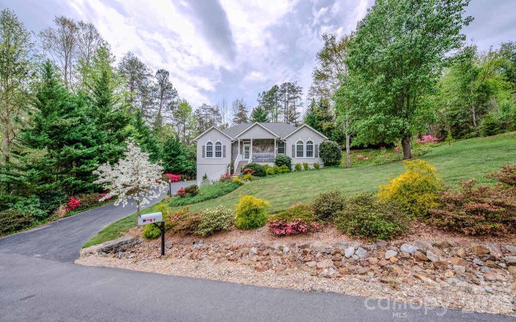 Fairway View Estates, Weaverville community