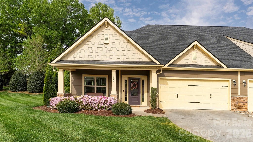 Johnson Manor, Mooresville community