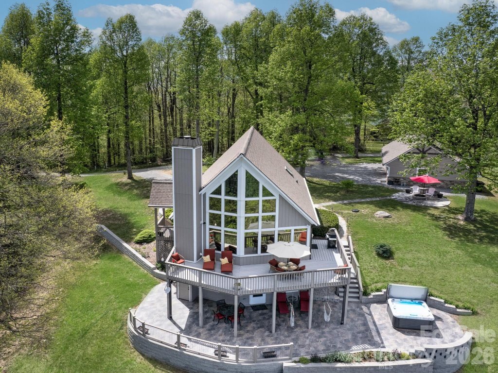 Deer Run Estates, Black Mountain community