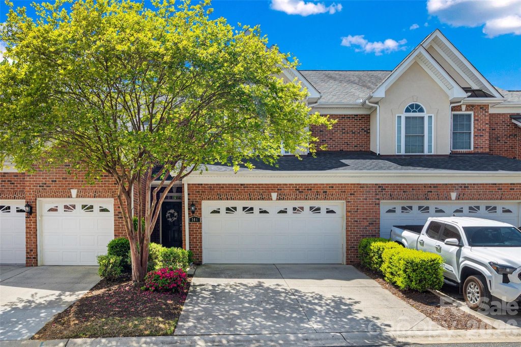 144 Villa Lake Drive