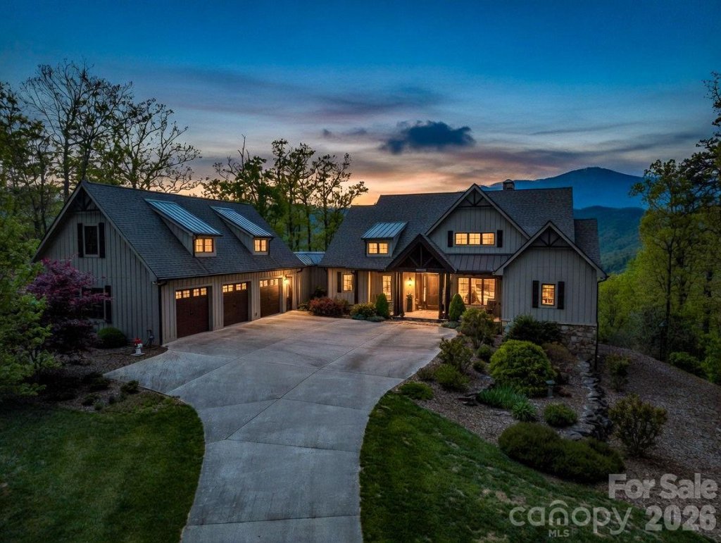 Rumbling Bald On Lake Lure, Lake Lure community