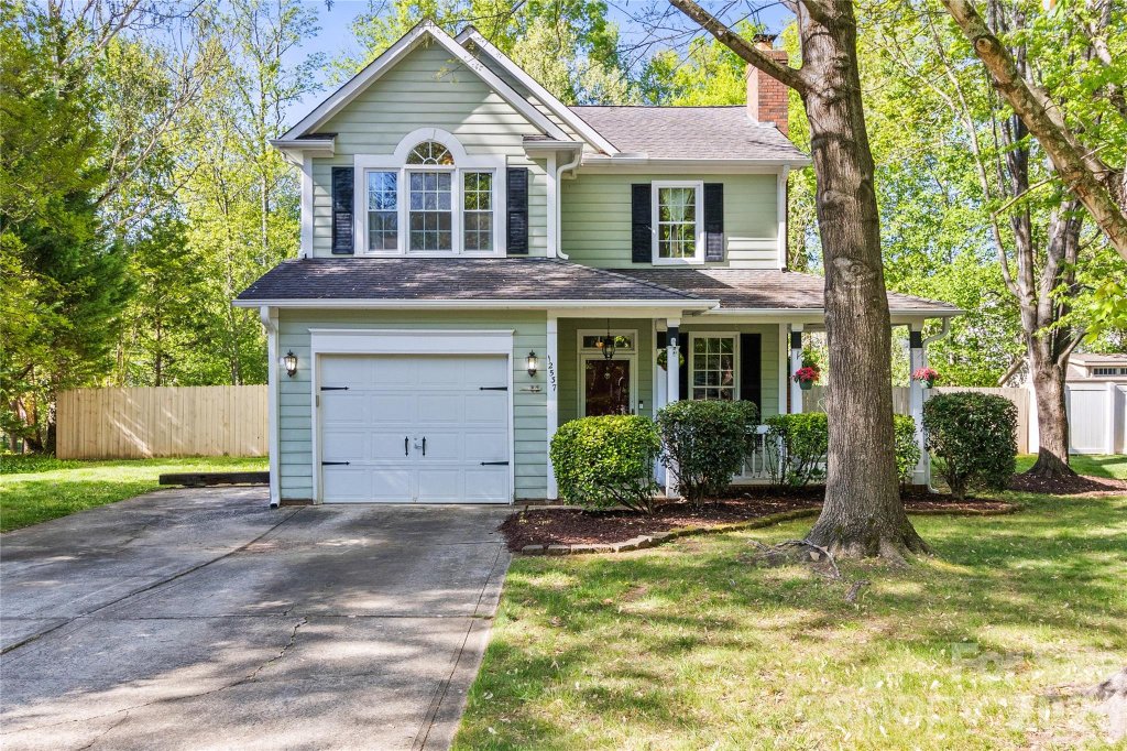 Crown Ridge, Huntersville community