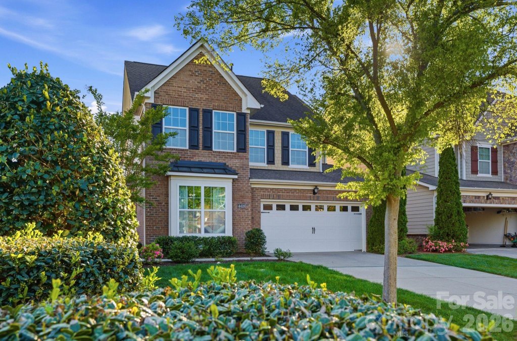 Glenmore, Charlotte community