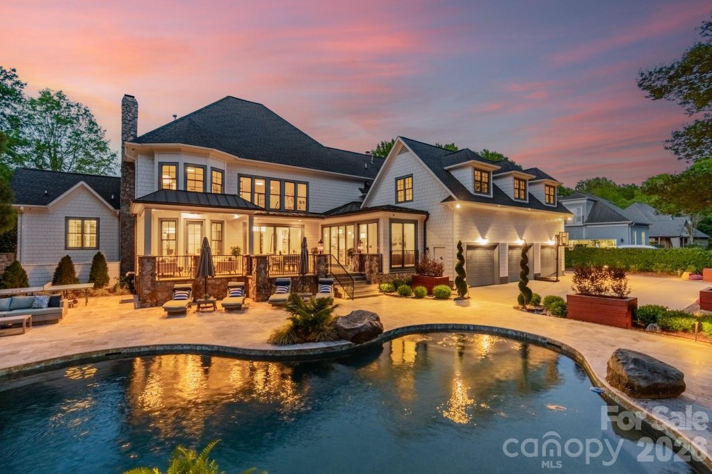Giverny, Charlotte community
