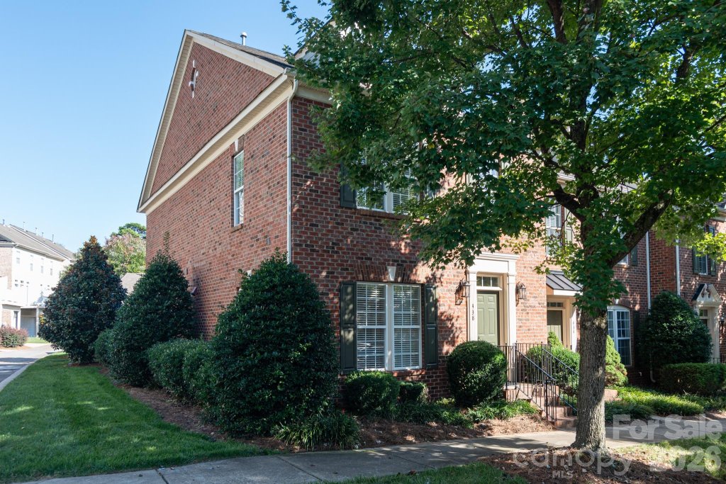 438 Magnolia Street