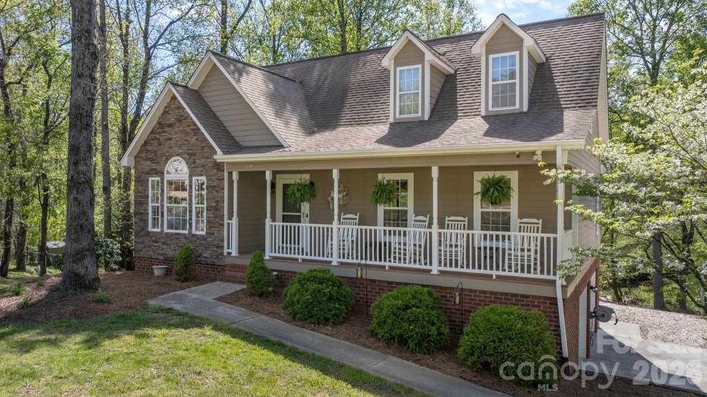 104 Buck Shoals Circle