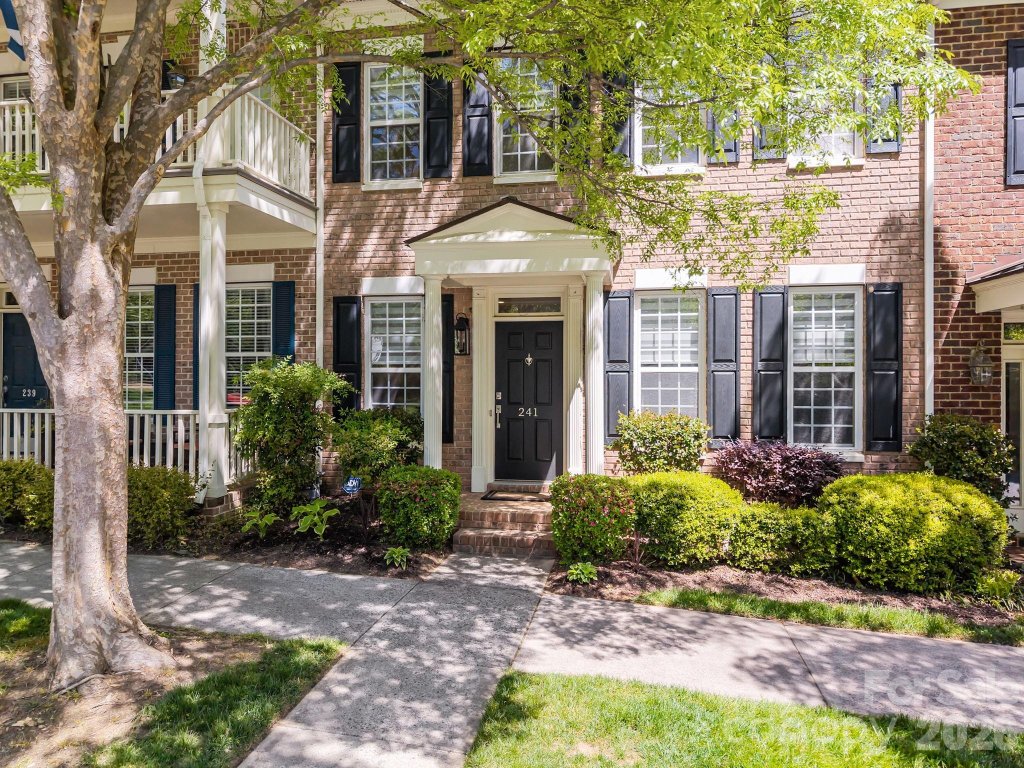241 N Faulkner Way