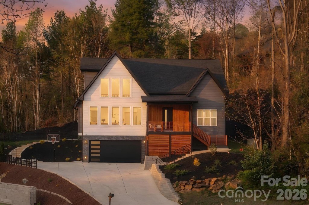Fox Lair Crossings, Weaverville community